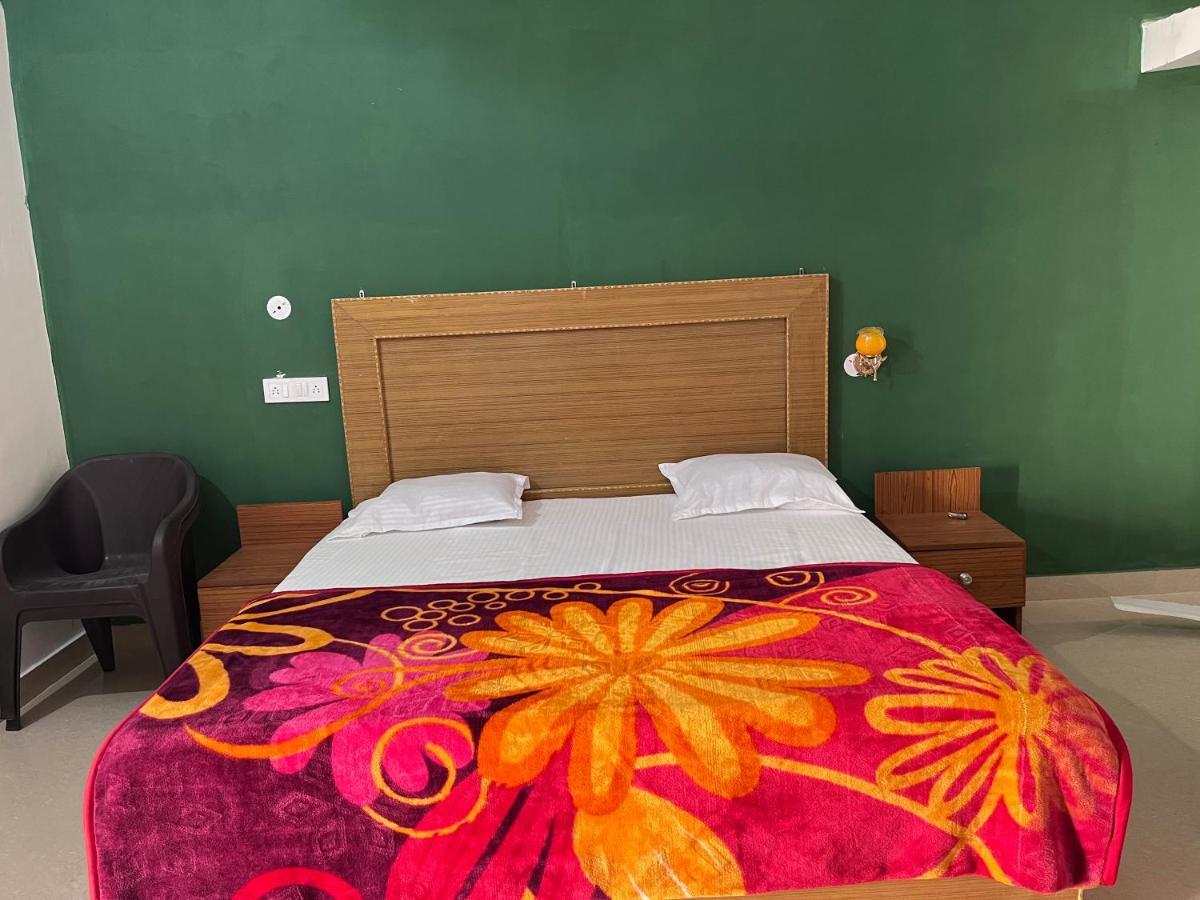 Hello India Home Stay Кхаджурахо Экстерьер фото