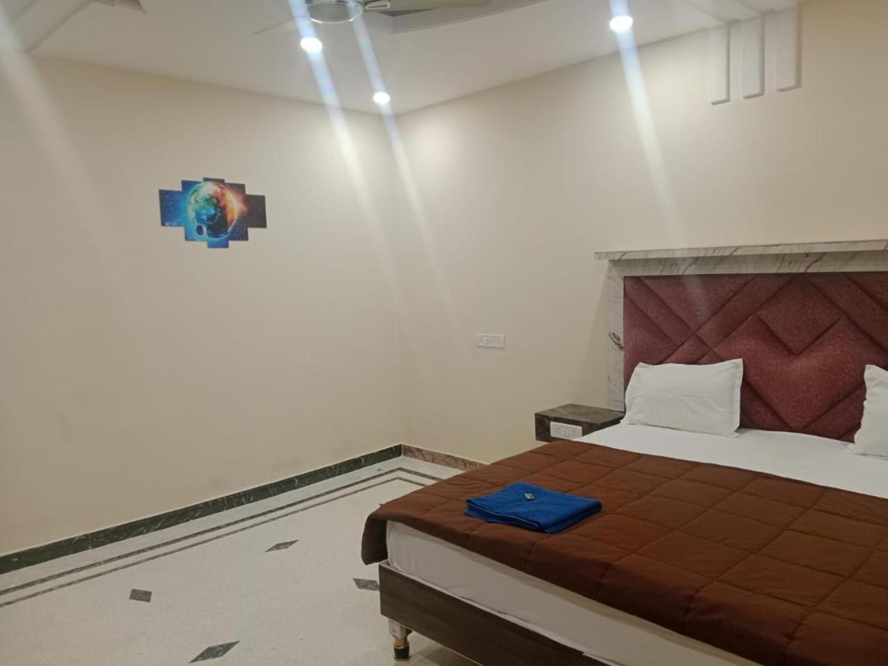 Hello India Home Stay Кхаджурахо Экстерьер фото